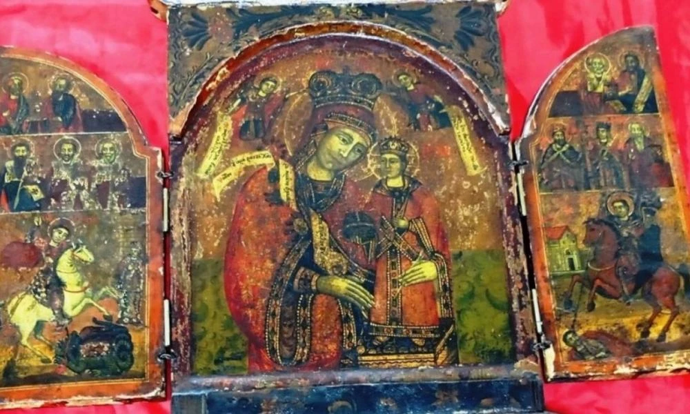 Θεσσαλονίκη: Συνελήφθη αρχαιοκάπηλος - Βρέθηκαν σπίτι του αγιογραφία, βυζαντινό δαχτυλίδι και νομίσματα